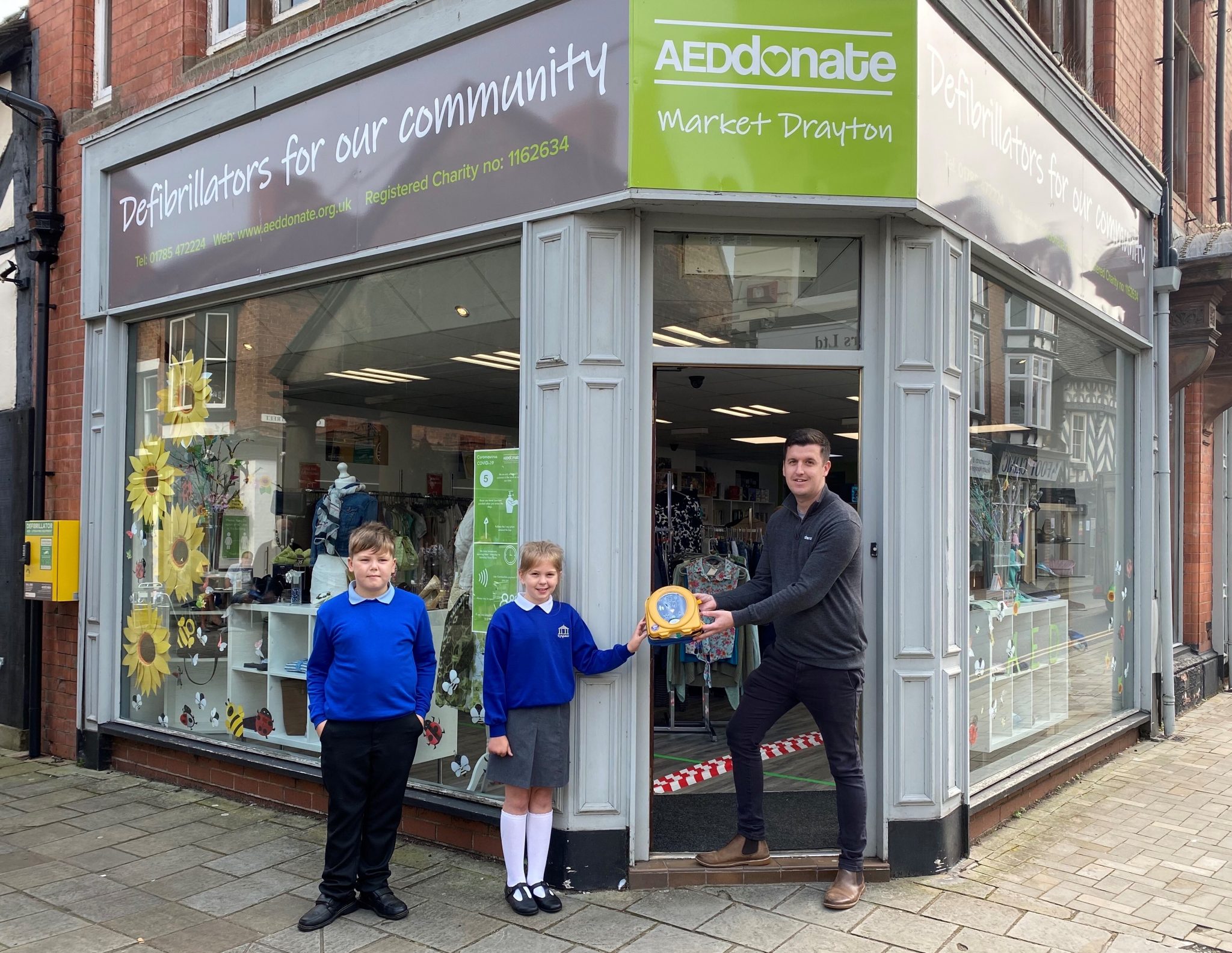 Defibrillator Support Longlands Primary School